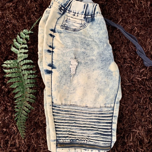 Women’s Rue21 Jeans - Picture 3 of 3